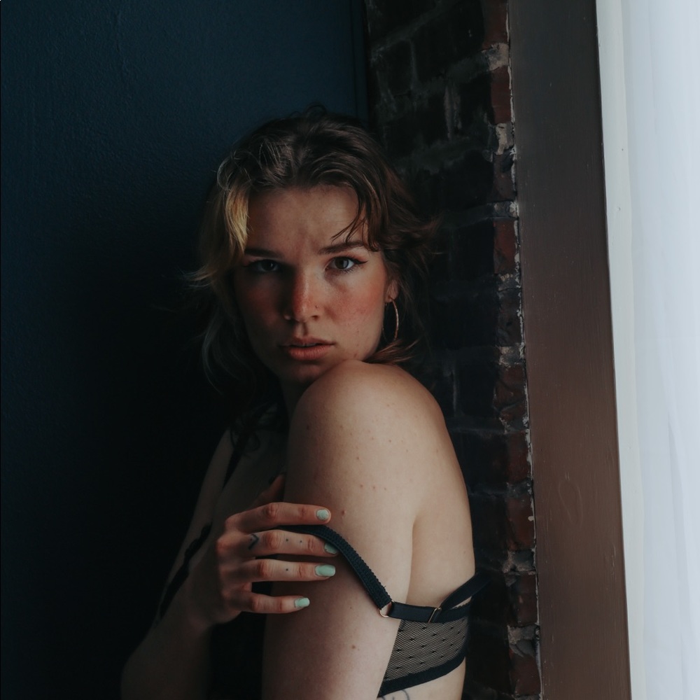 Meet your Posher, Kira